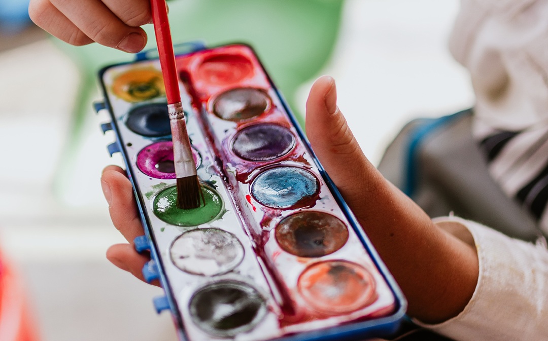 Children exploring creative ways to imagine Abu Dhabi’s future